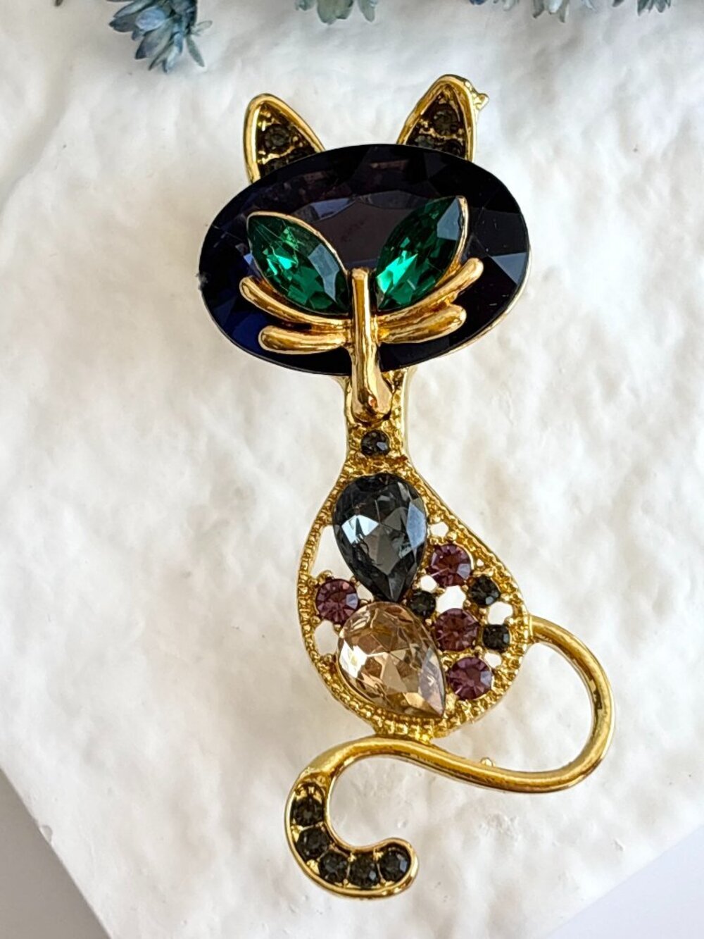 Cartoon Cat Kitty Kitten Figural Gold Toned Green Rhinestone Brooch Pin
